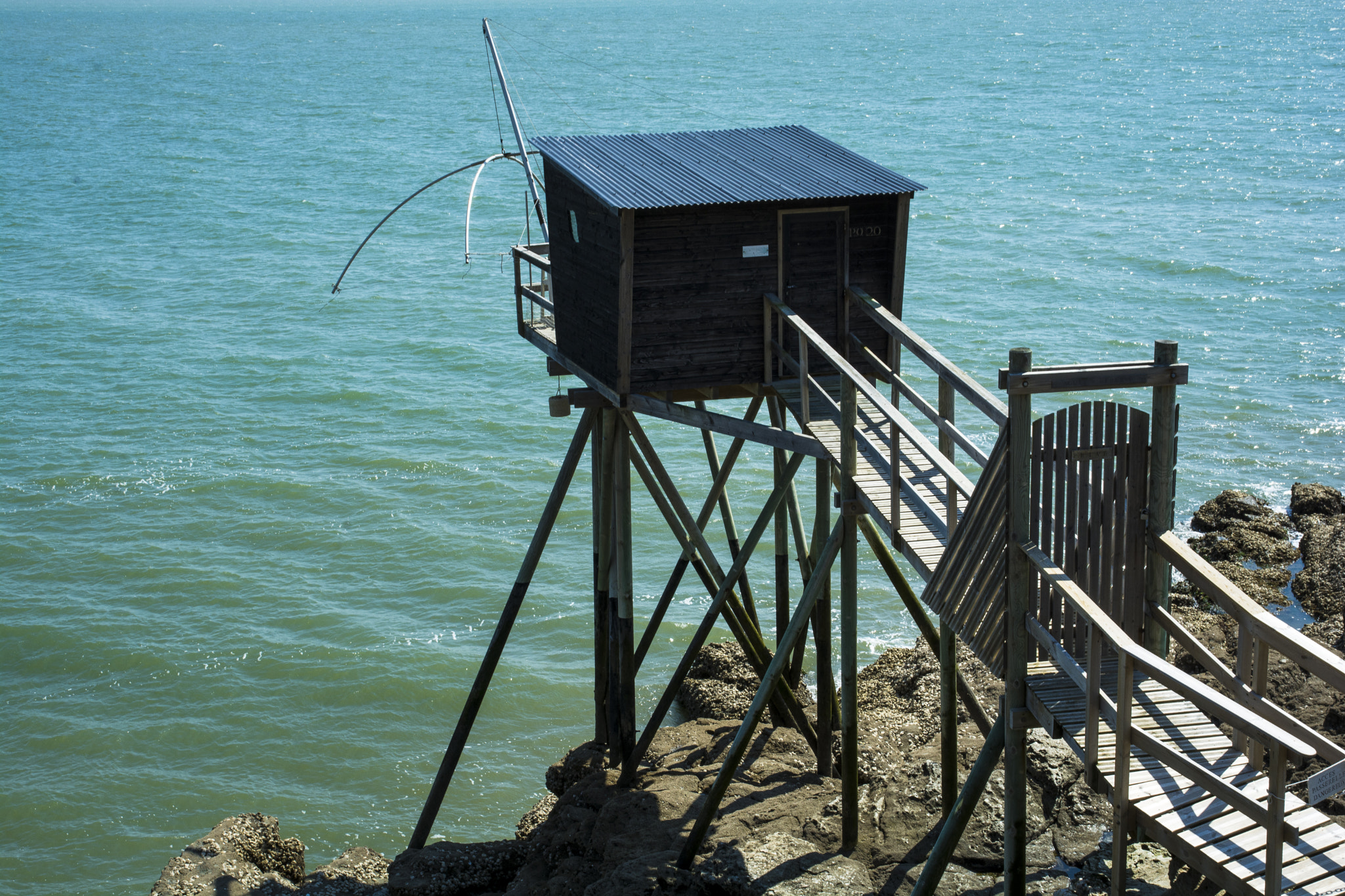 Cabane de pêcheur en bois sur pilotis