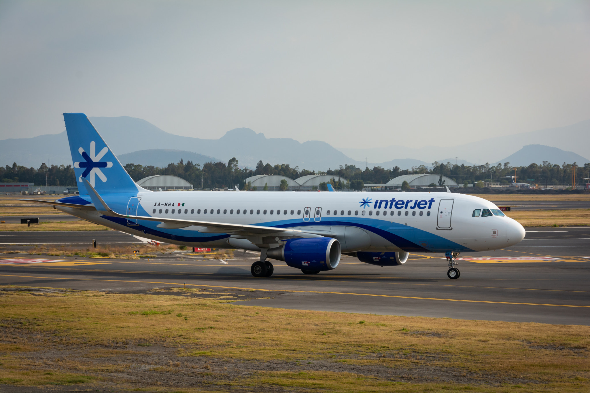 Interjet taxiing in the Airport