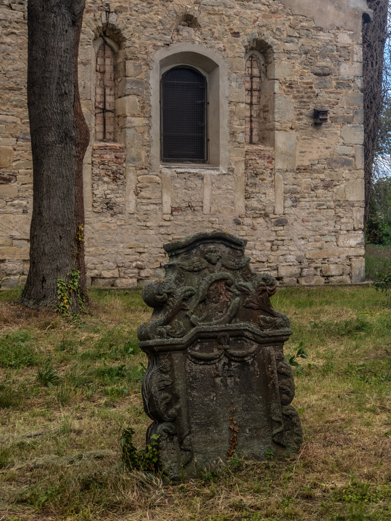 grave by dirk derbaum on 500px.com