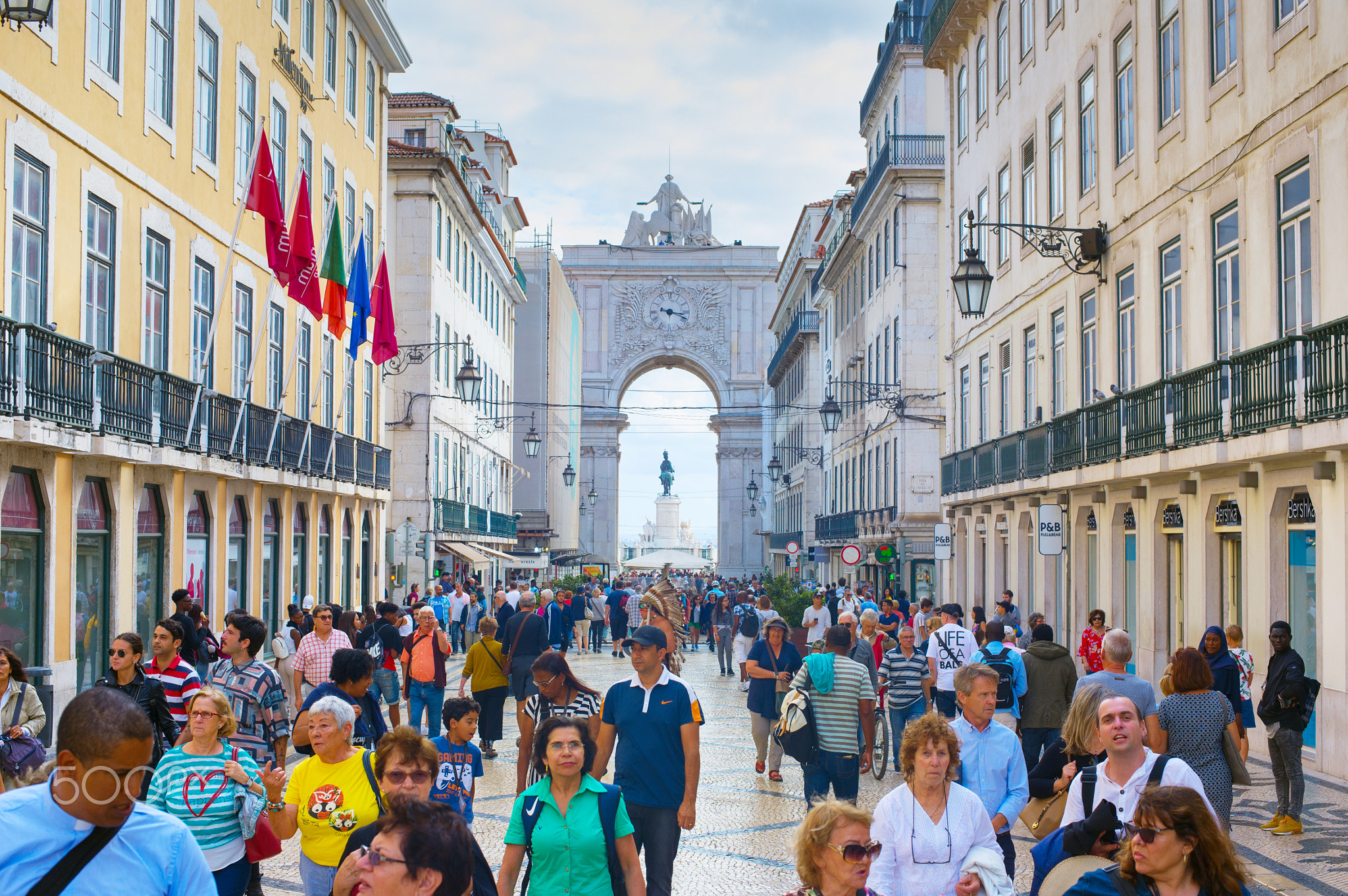 People crowded Augusta street Lisbon