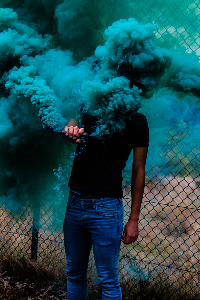 Smoke bomb photography | The essential guide for beginners