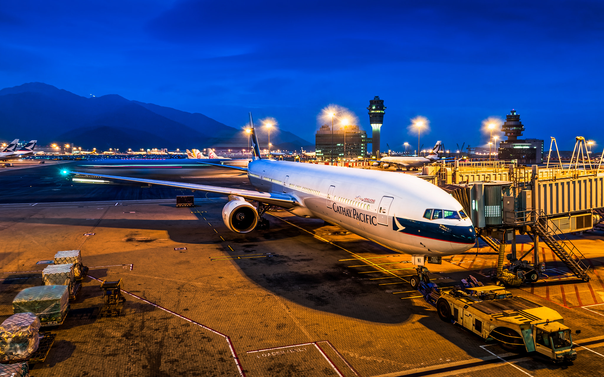 Cathay 777-300 Evening