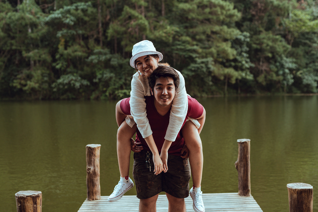 piggybak ride couple by Wisarut Benjamacheewin on 500px.com