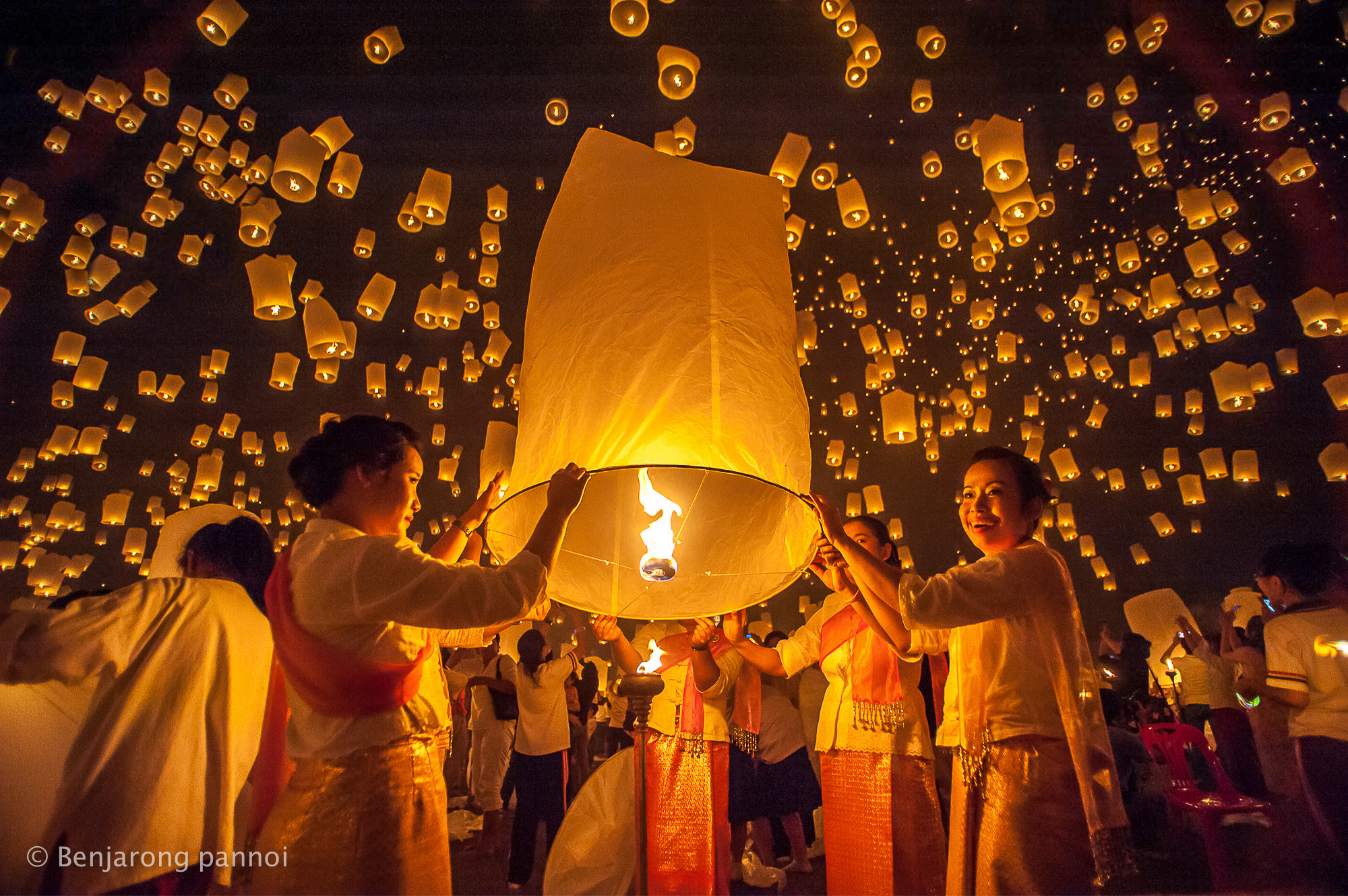 Yi Peng Festival by benjarong pannoi / 500px