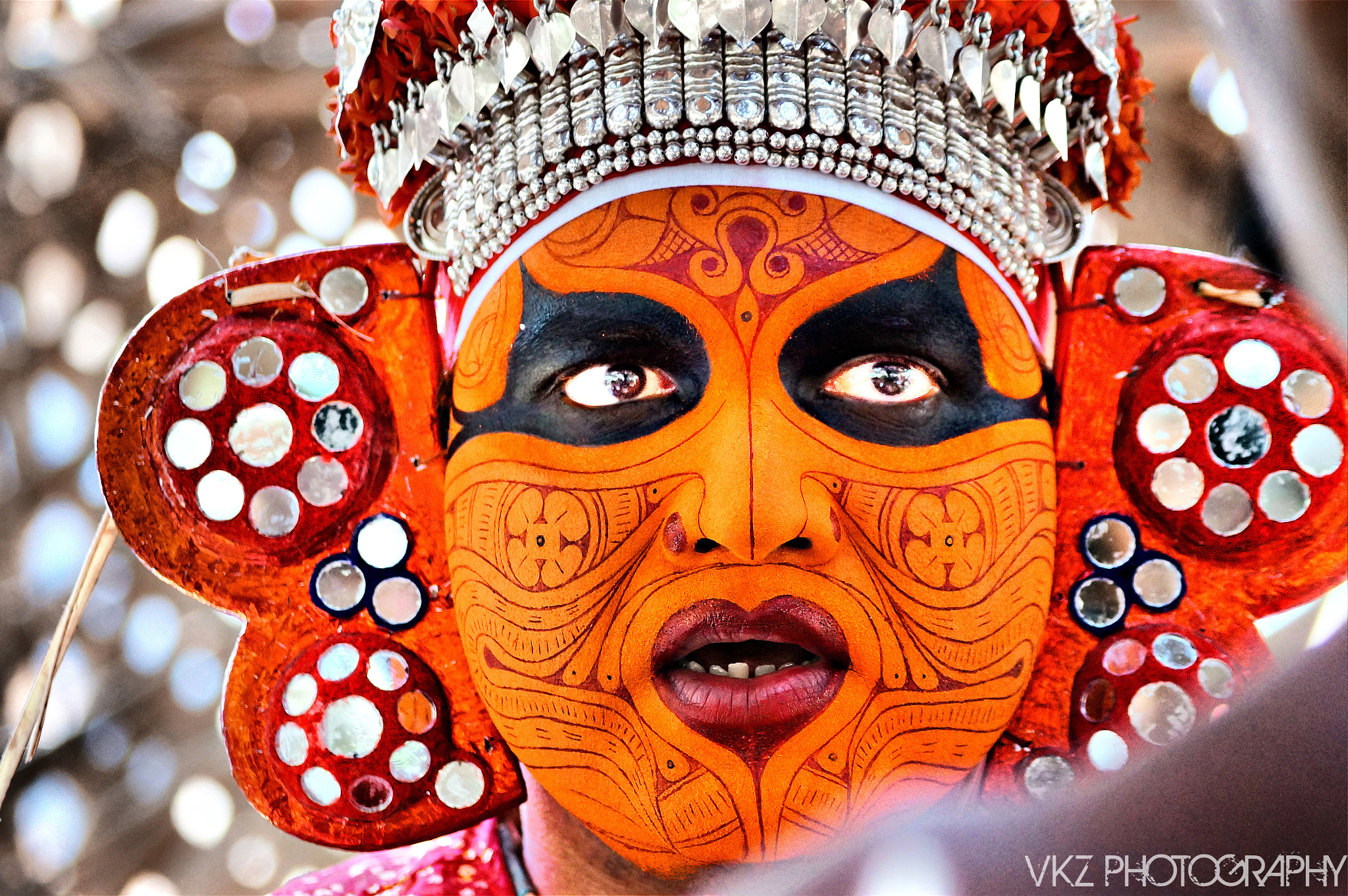 face painting of theyyam 'Uchitta' by Vivek Sarej / 500px