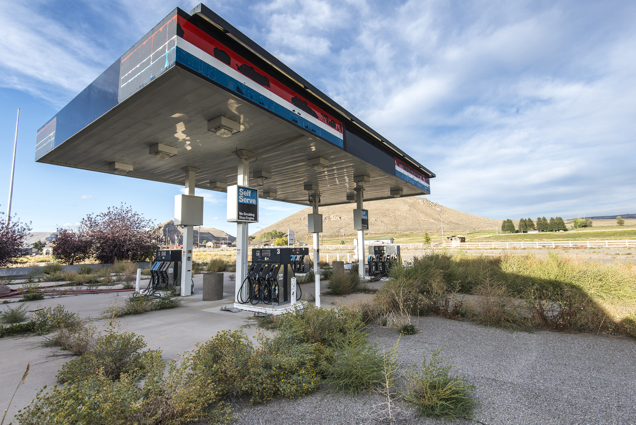 Abandoned gas station in Utah by Mike Kolesnikov Photo 36559254 / 500px