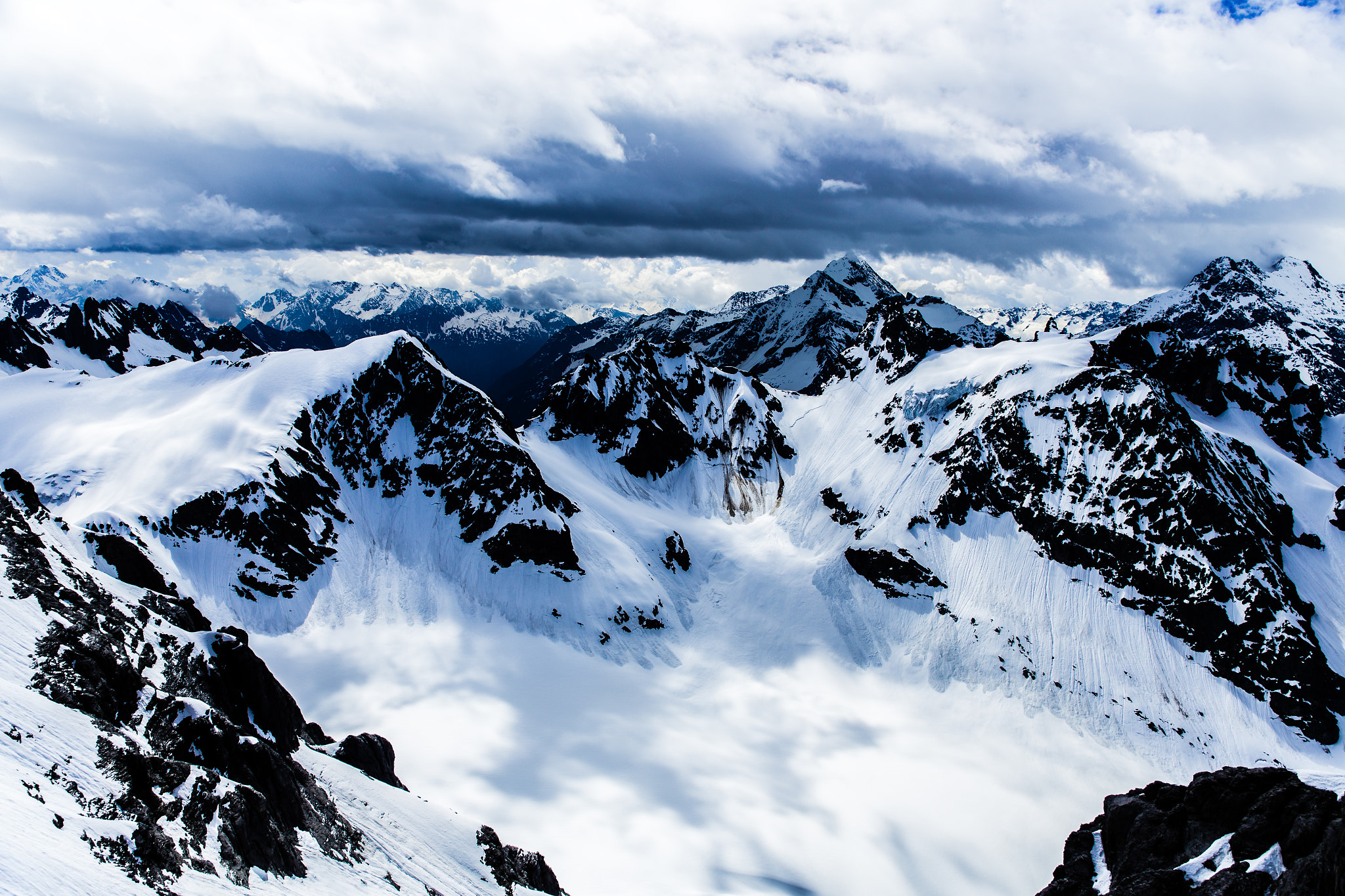 snowy mountains.. 雪山.. by danielleong | 500px