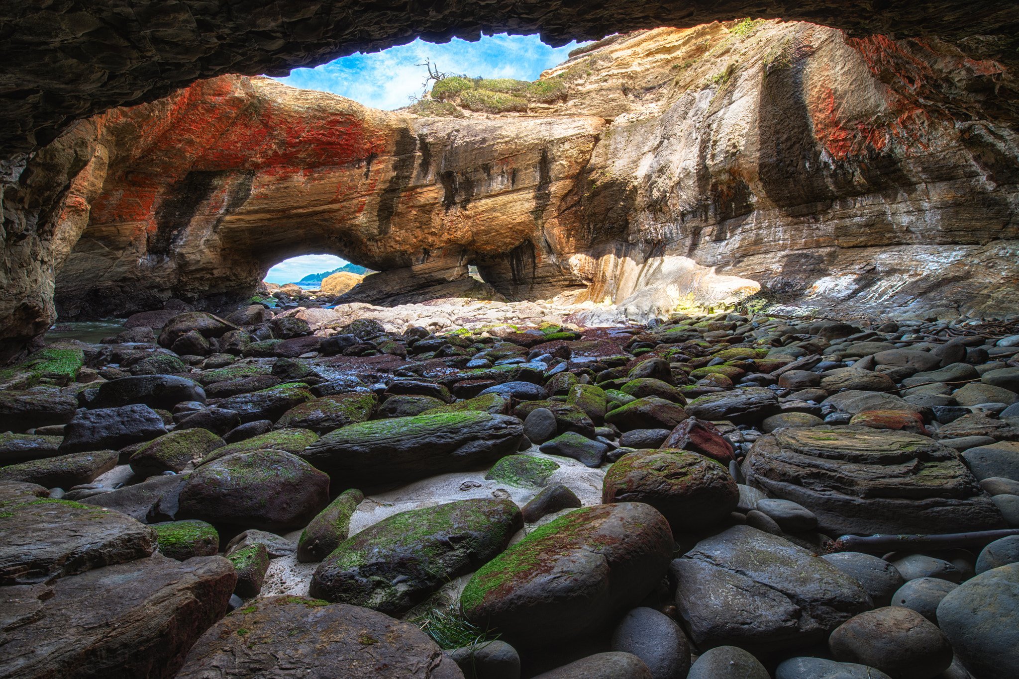Devil's Punchbowl near Newport, Oregon by Justin Bowen / 500px