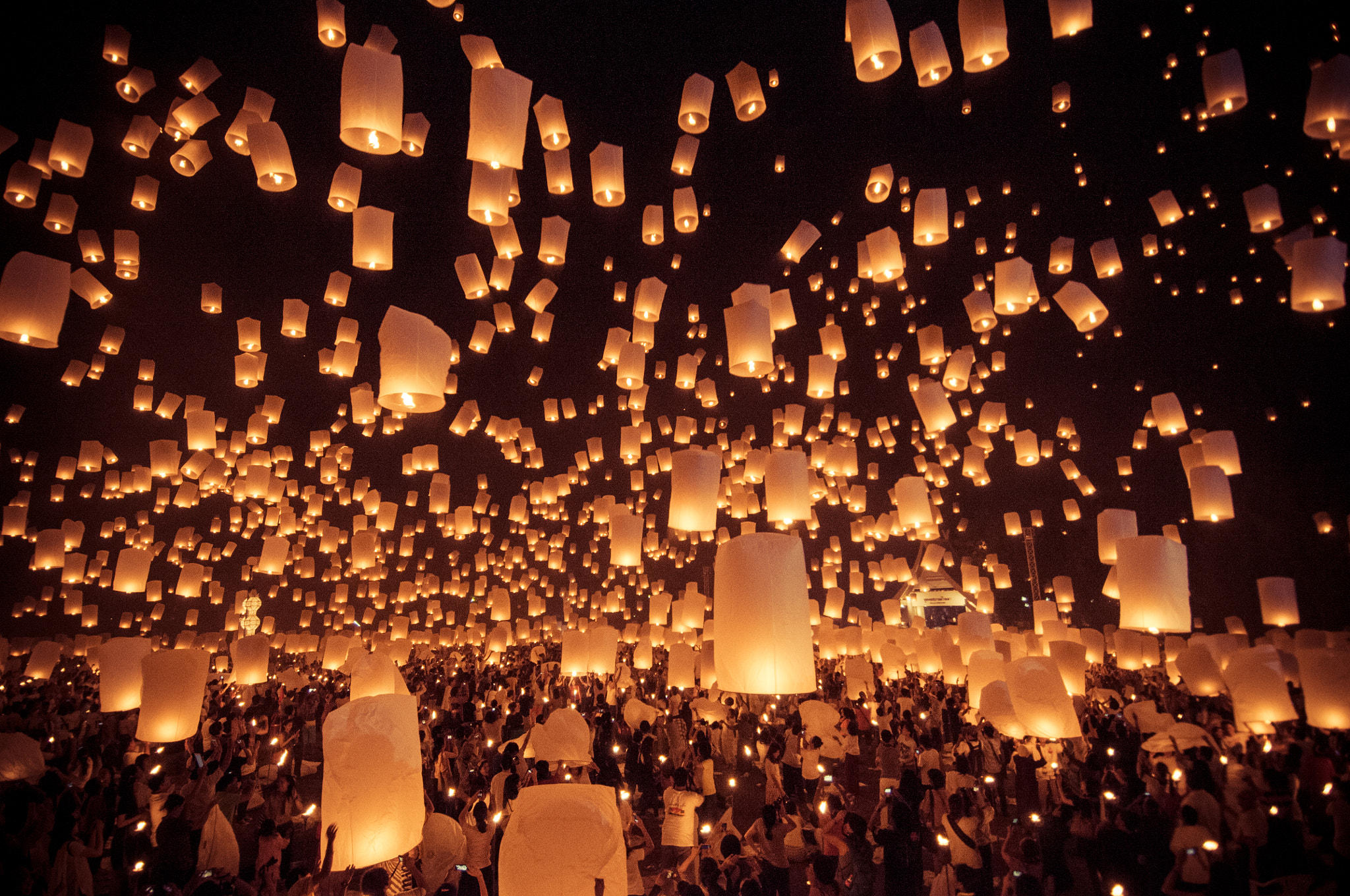 Yi Peng Lantern Festival 2012 by Jerry Putsawatanachai Photo 42983588