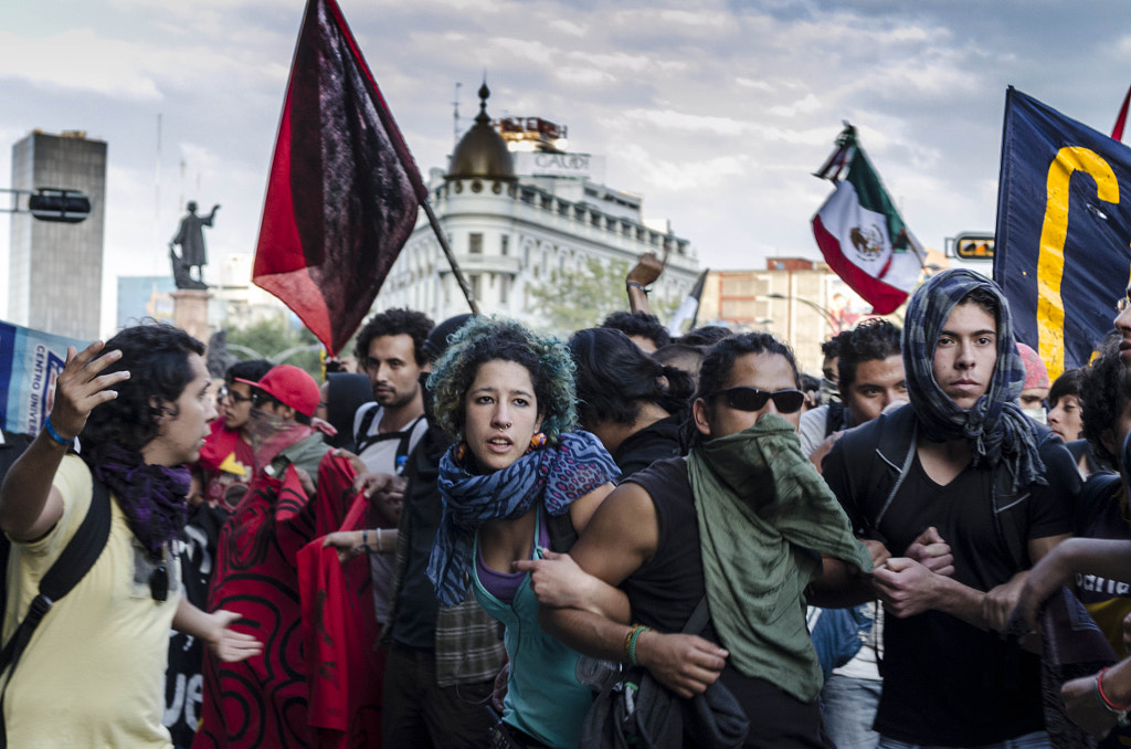 Un pueblo unido hace temblar a su gobierno. by Ana York on 500px.com