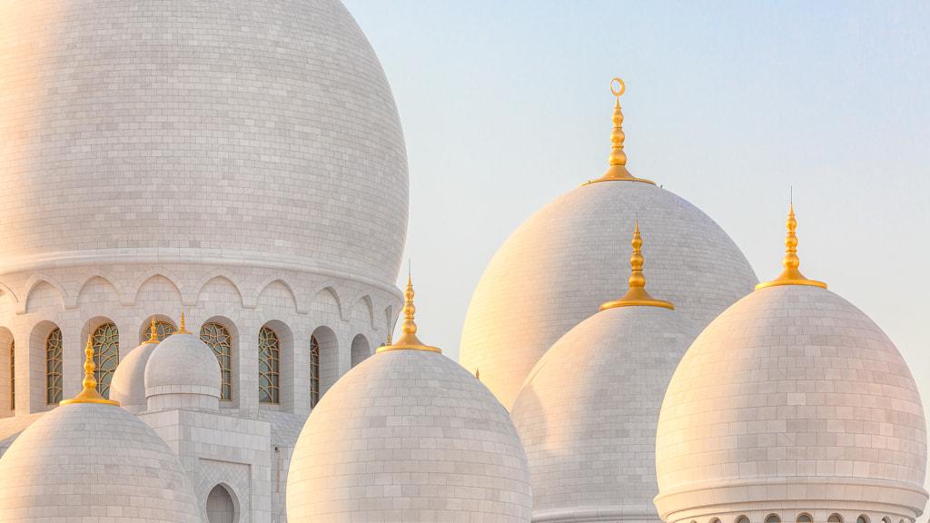 Schaich-Zayid-Moschee in evening light by Thomas Dr. Uttich on 500px.com