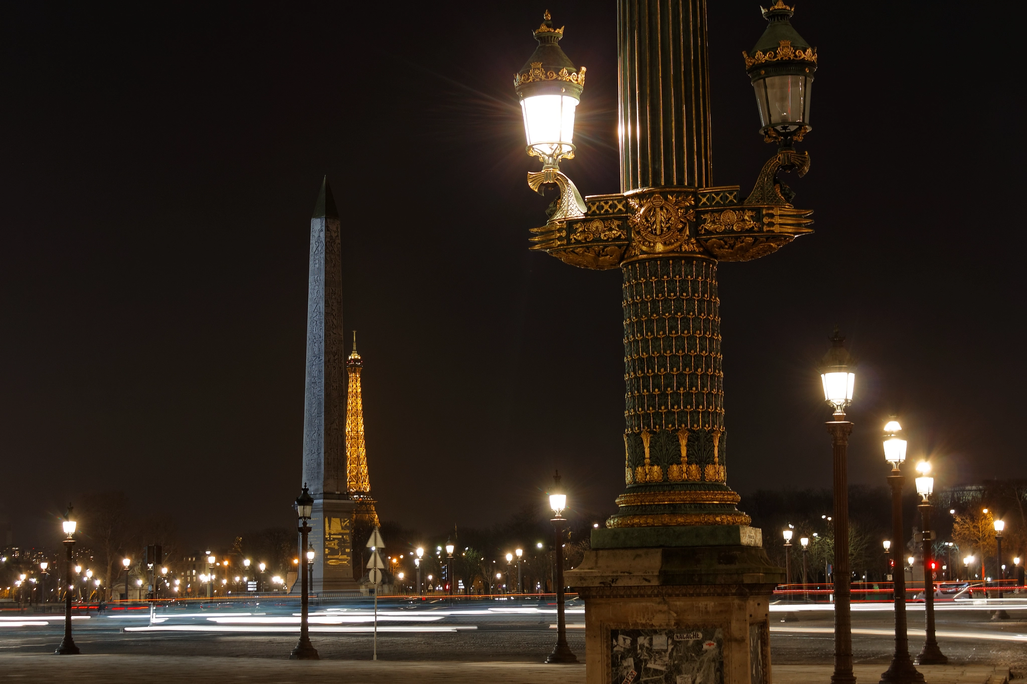 Eclipse of the Eiffel tower