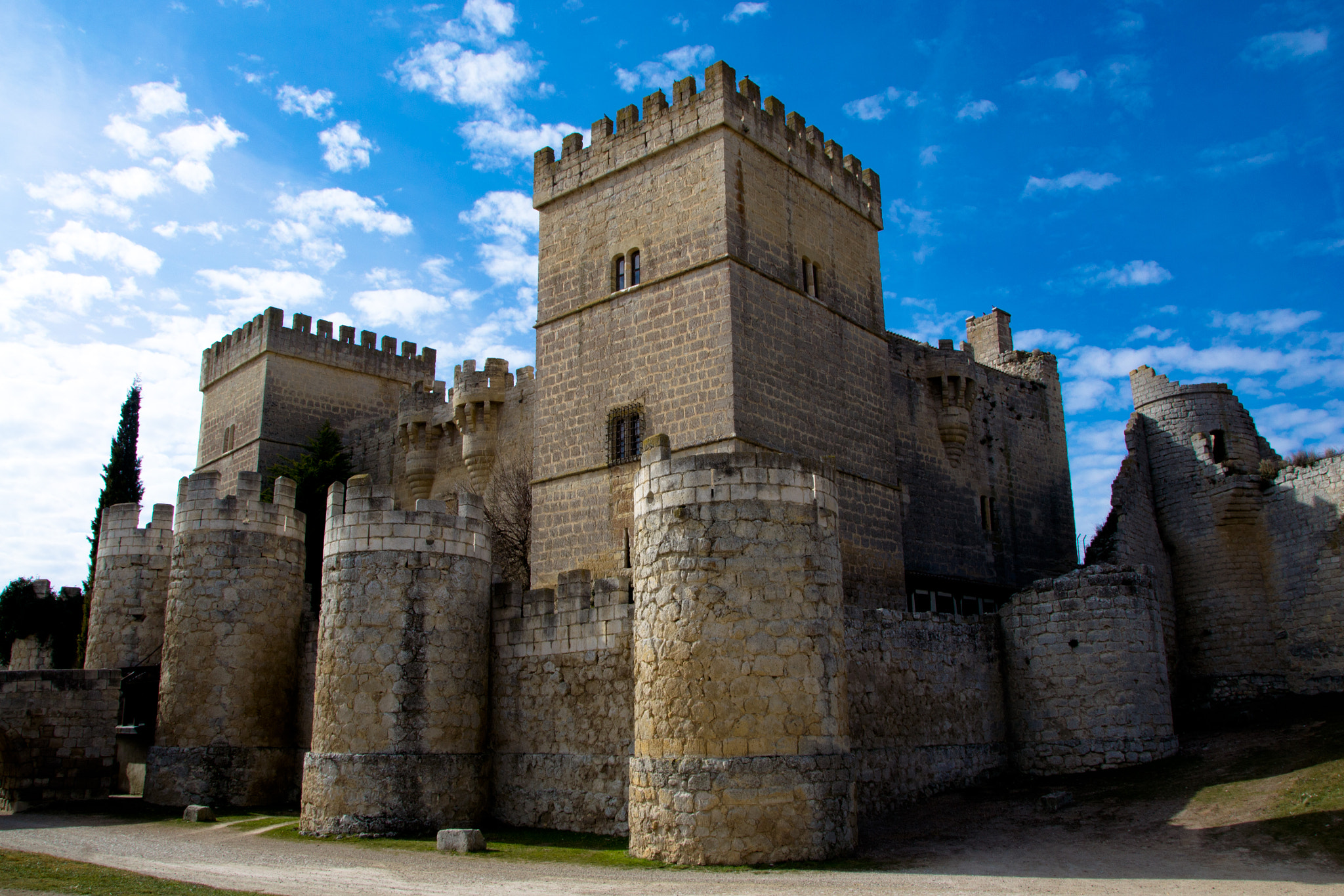 Castillo de Ampudia // Ampudia Castle by Victor Rdz Photo 5343863 / 500px
