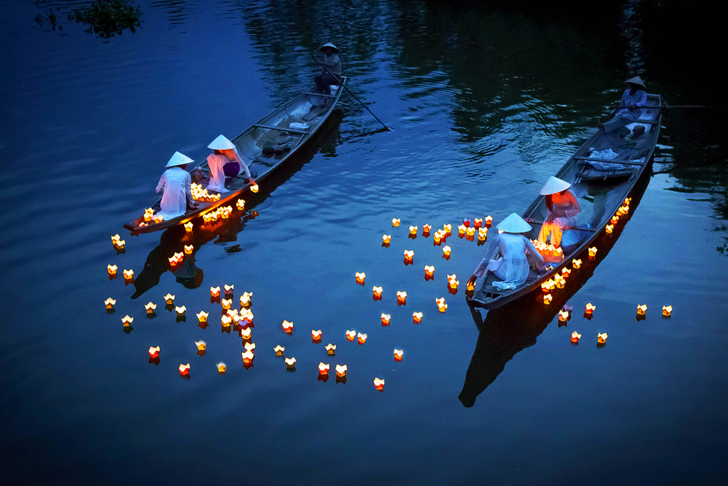 Praying on the river by Pham Ty on 500px.com