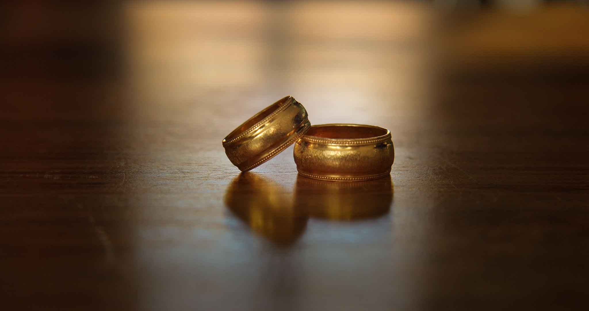Gold wedding rings