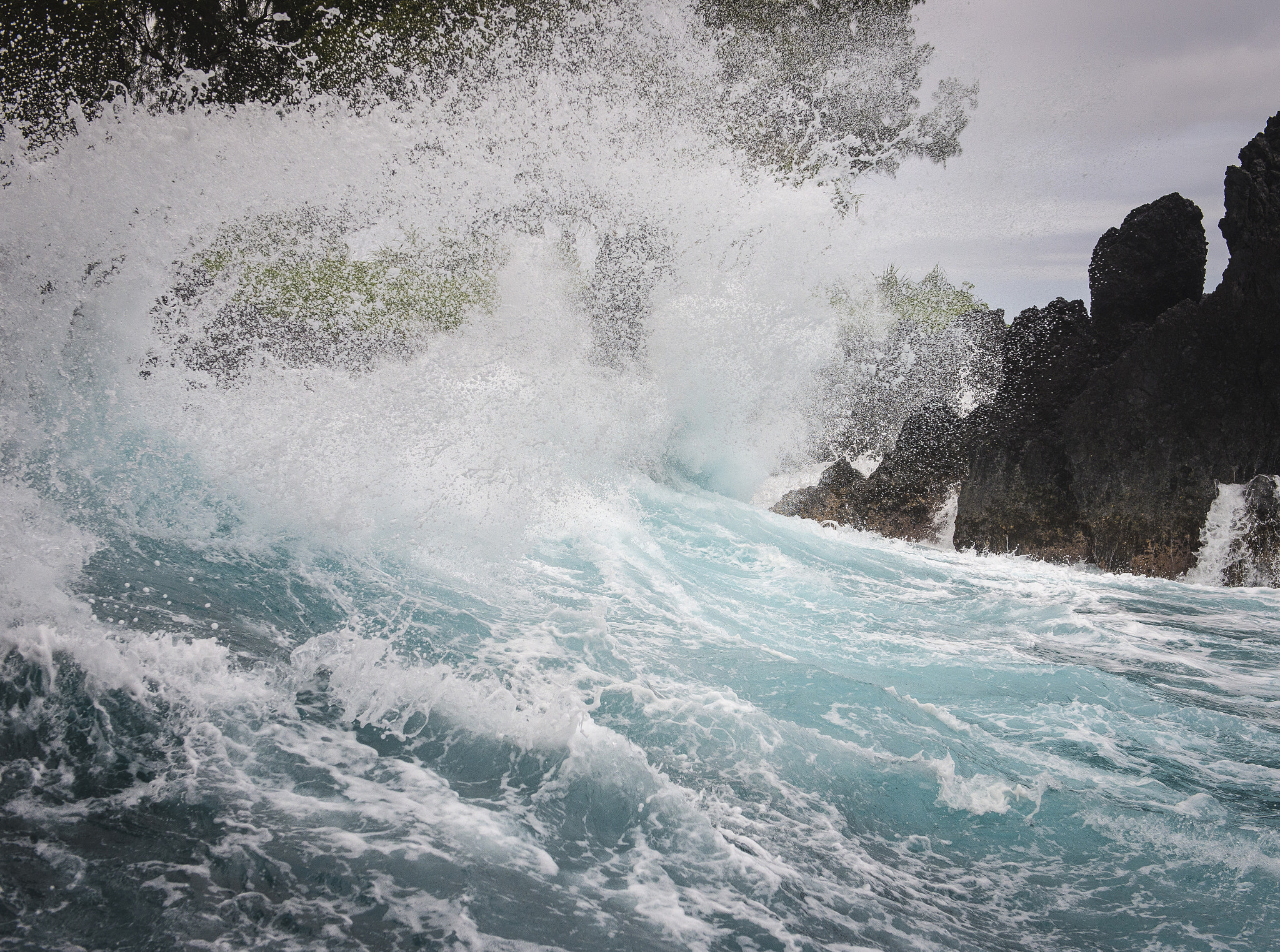 Water Against the Rocks