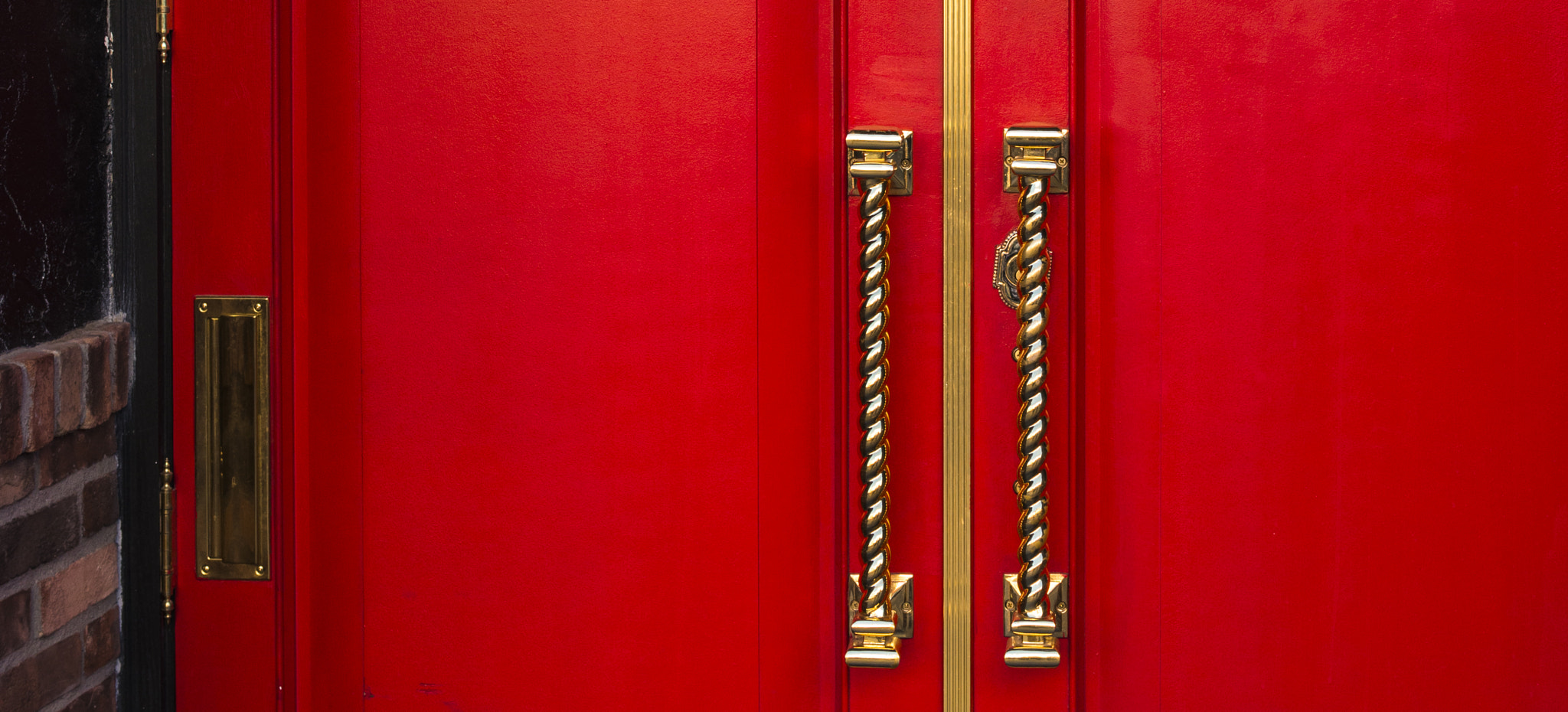 Nikon D800 + Nikon AF-S Nikkor 28mm F1.8G sample photo. Red door down the rabbit hole photography