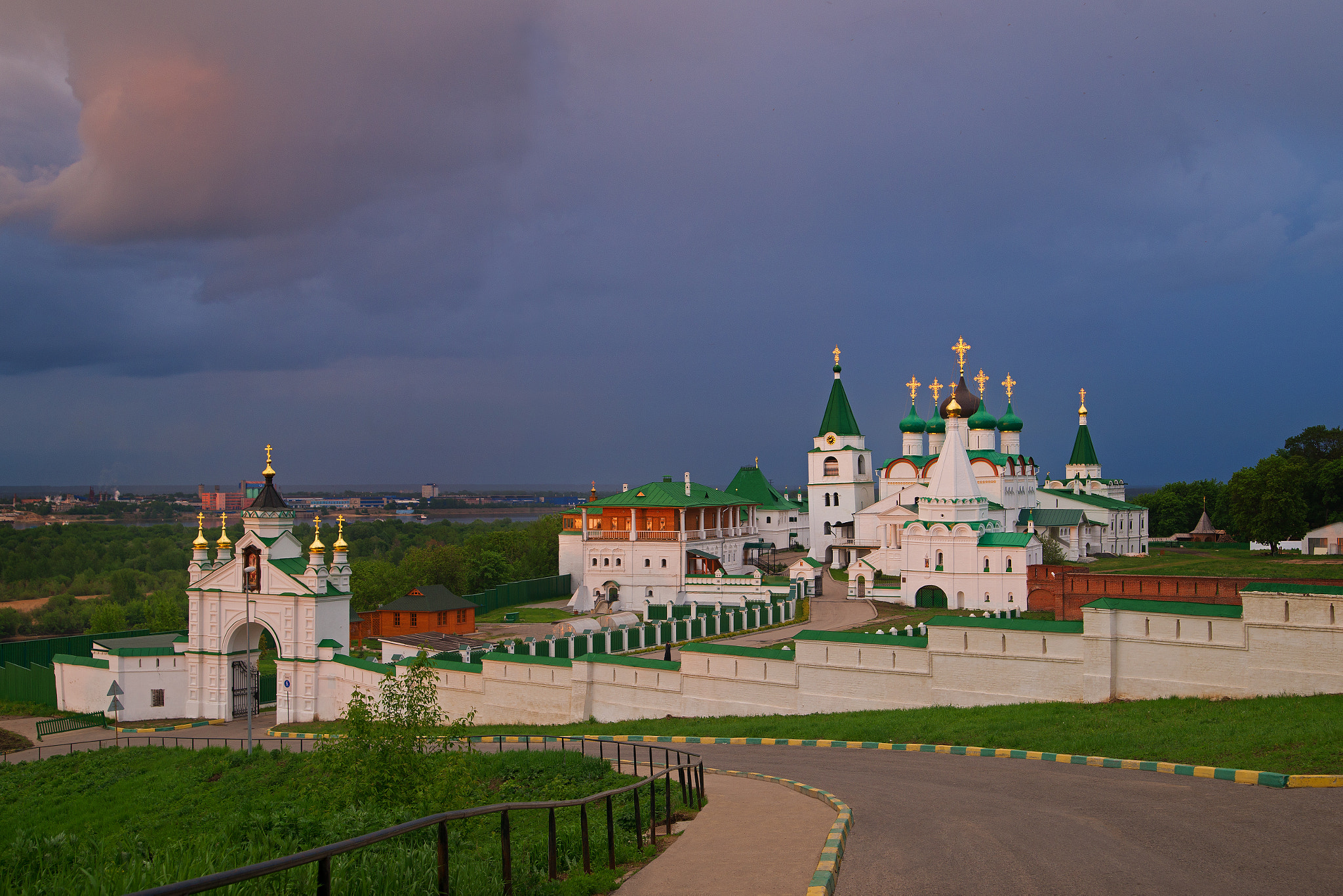 52 нижегородская область. Печерский монастырь Нижний Новгород. Печерский Вознесенский монастырь. Вознесенский Печерский монастырь в Нижнем Новгороде зимой. Печерский Вознесенский монастырь Нижний Новгород вид сверху.