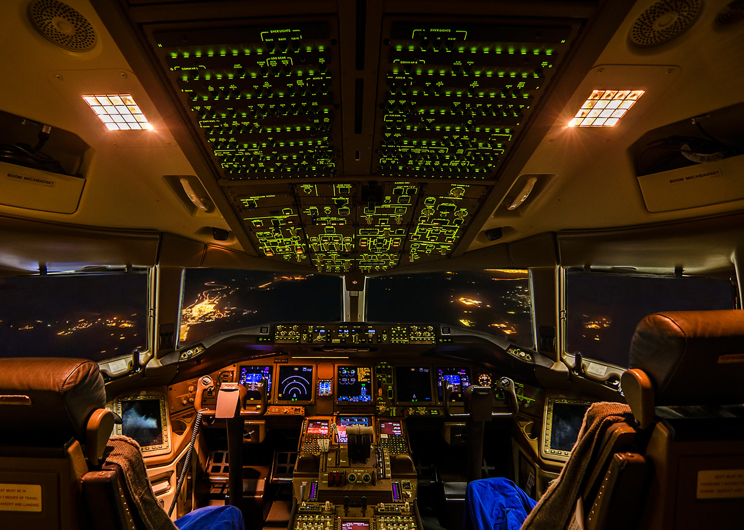 B777 Cockpit by Hakan KURT - Photo 59684896 / 500px