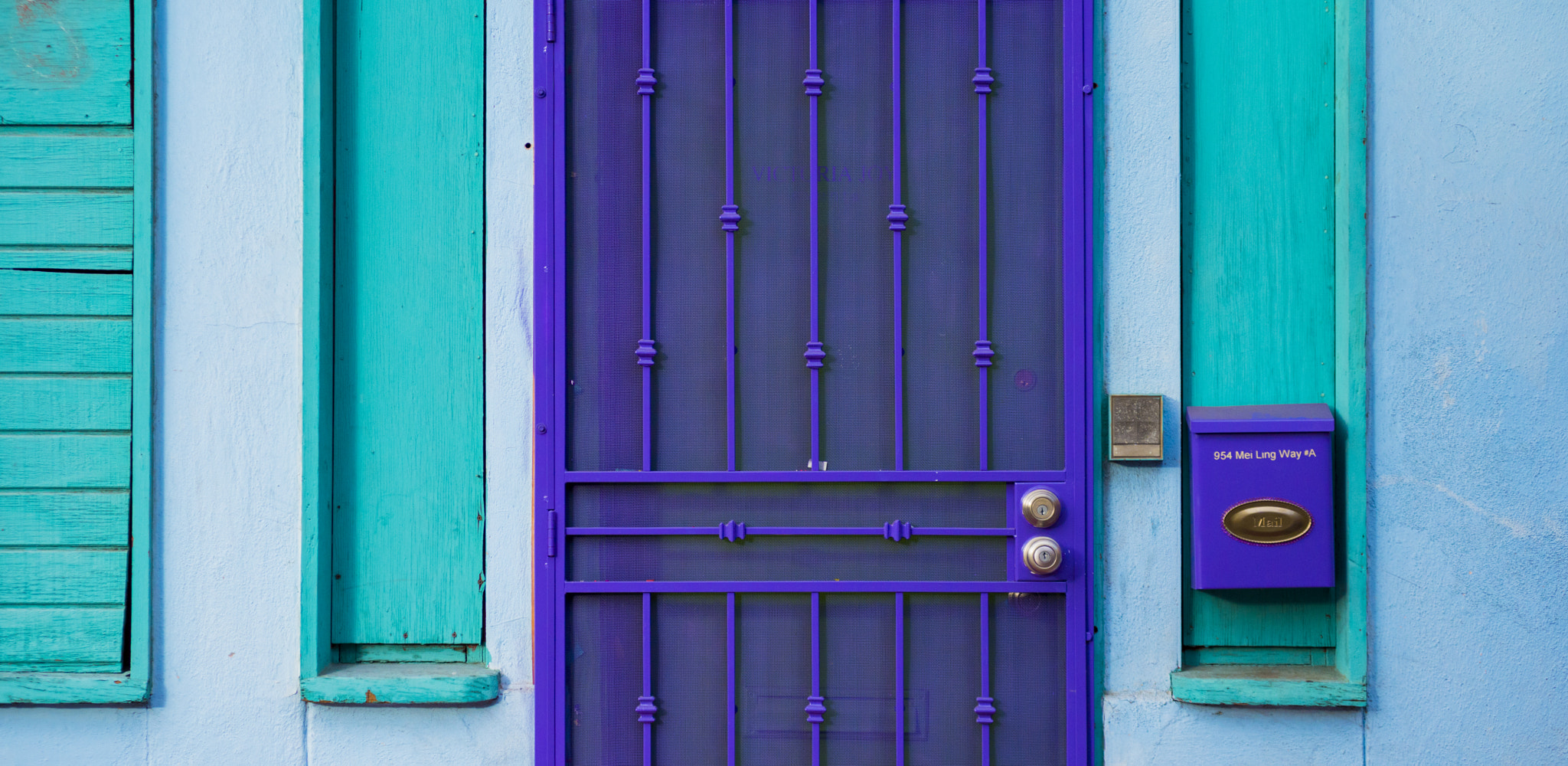 Nikon AF-Nikkor 80-200mm F2.8D ED sample photo. Purple door photography