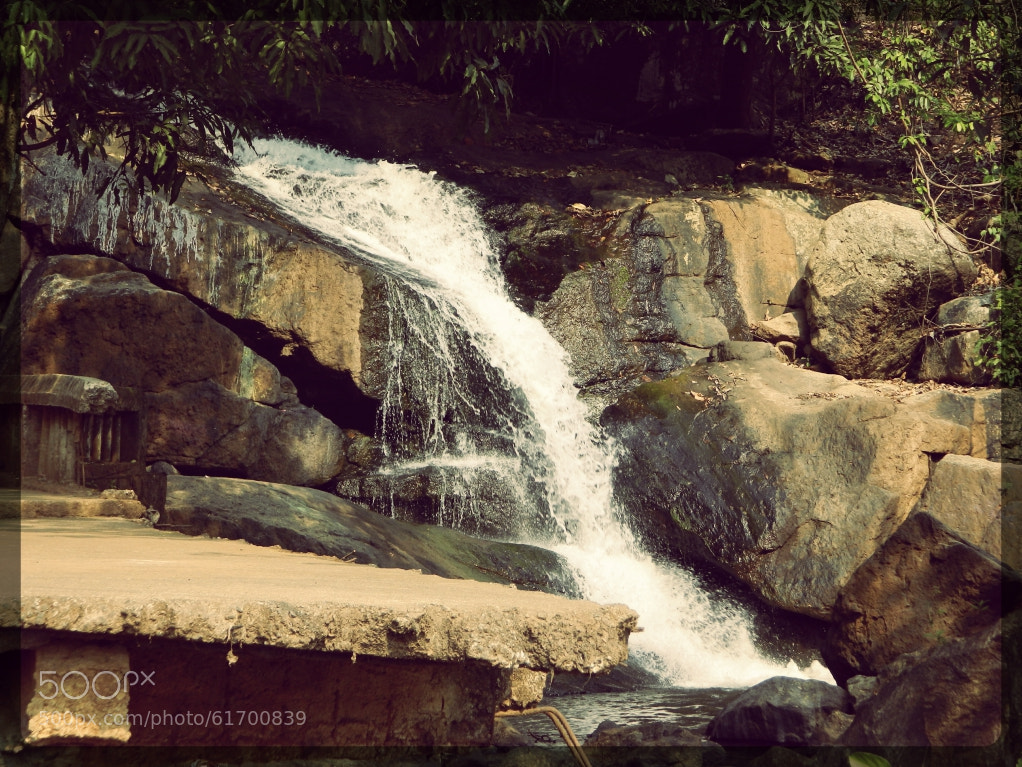 Nikon Coolpix L120 sample photo. Streams photography
