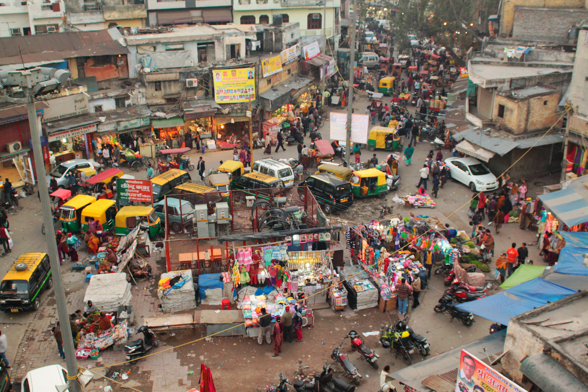 Market Place Paharganj, New Delhi by r raluy - Photo 62027533 / 500px