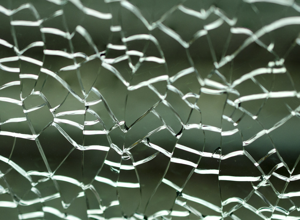 BrokenGlas by Rainer Kersten on 500px.com