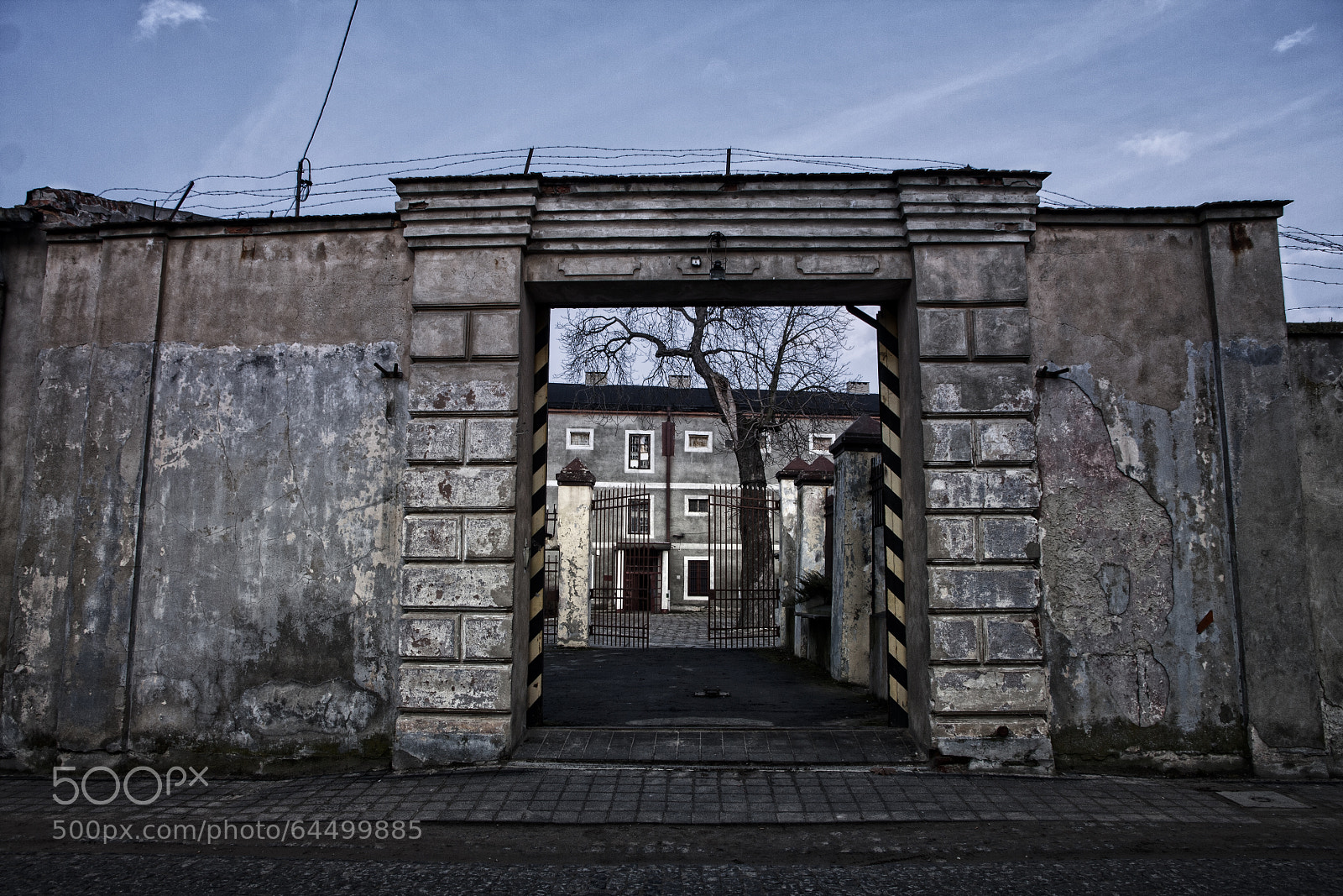 Canon EOS 40D sample photo. The gate is free photography