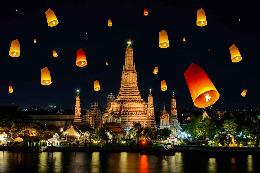 Wat arun under loy krathong day ,Thailand by Prasit Rodphan / 500px