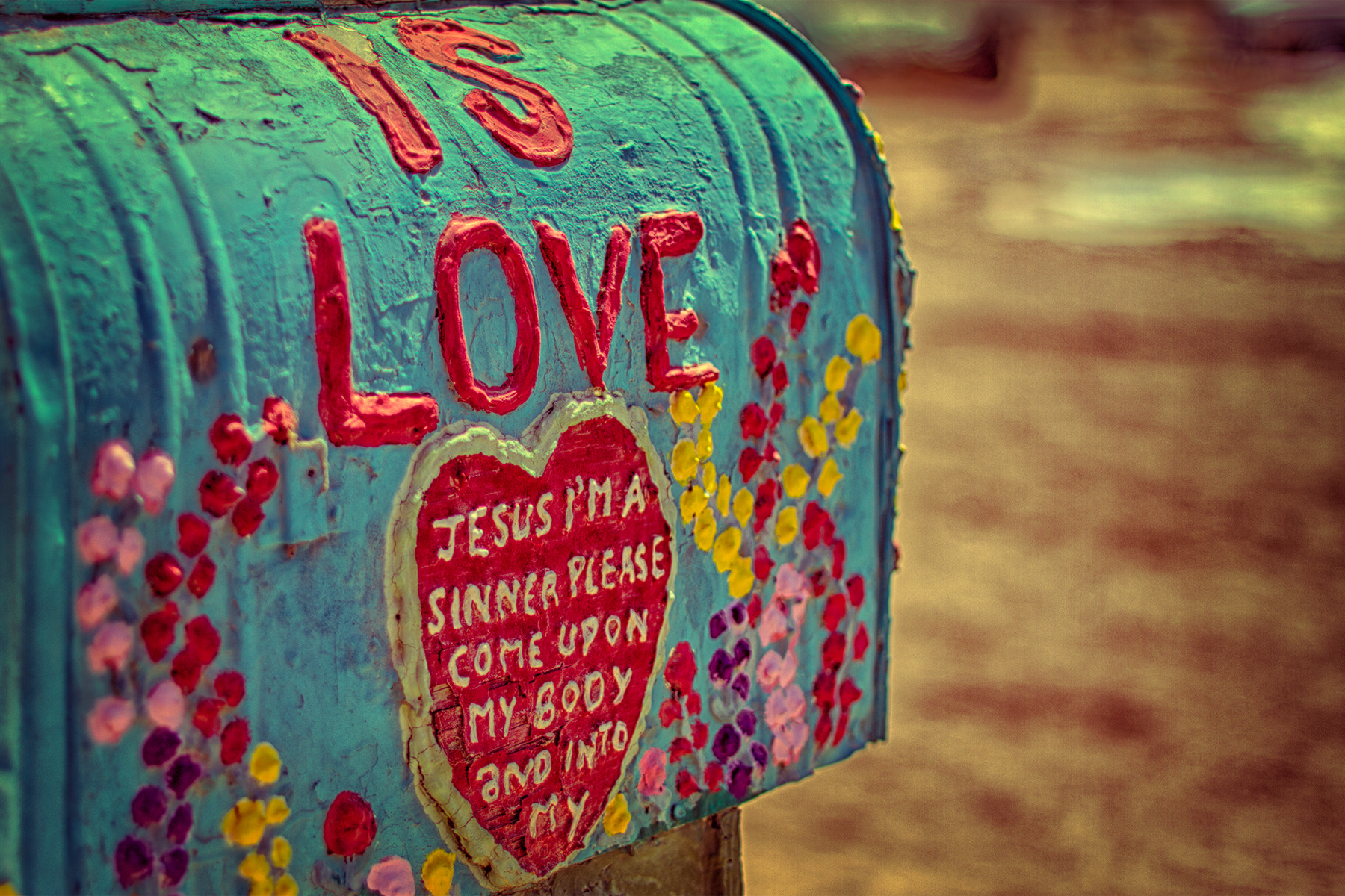 God is Love Mailbox, Salton Sea California