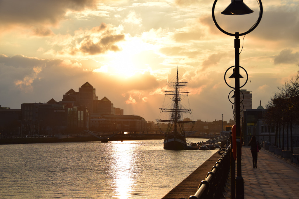 Ship at the Liffey by Ricardo Domiciano on 500px.com