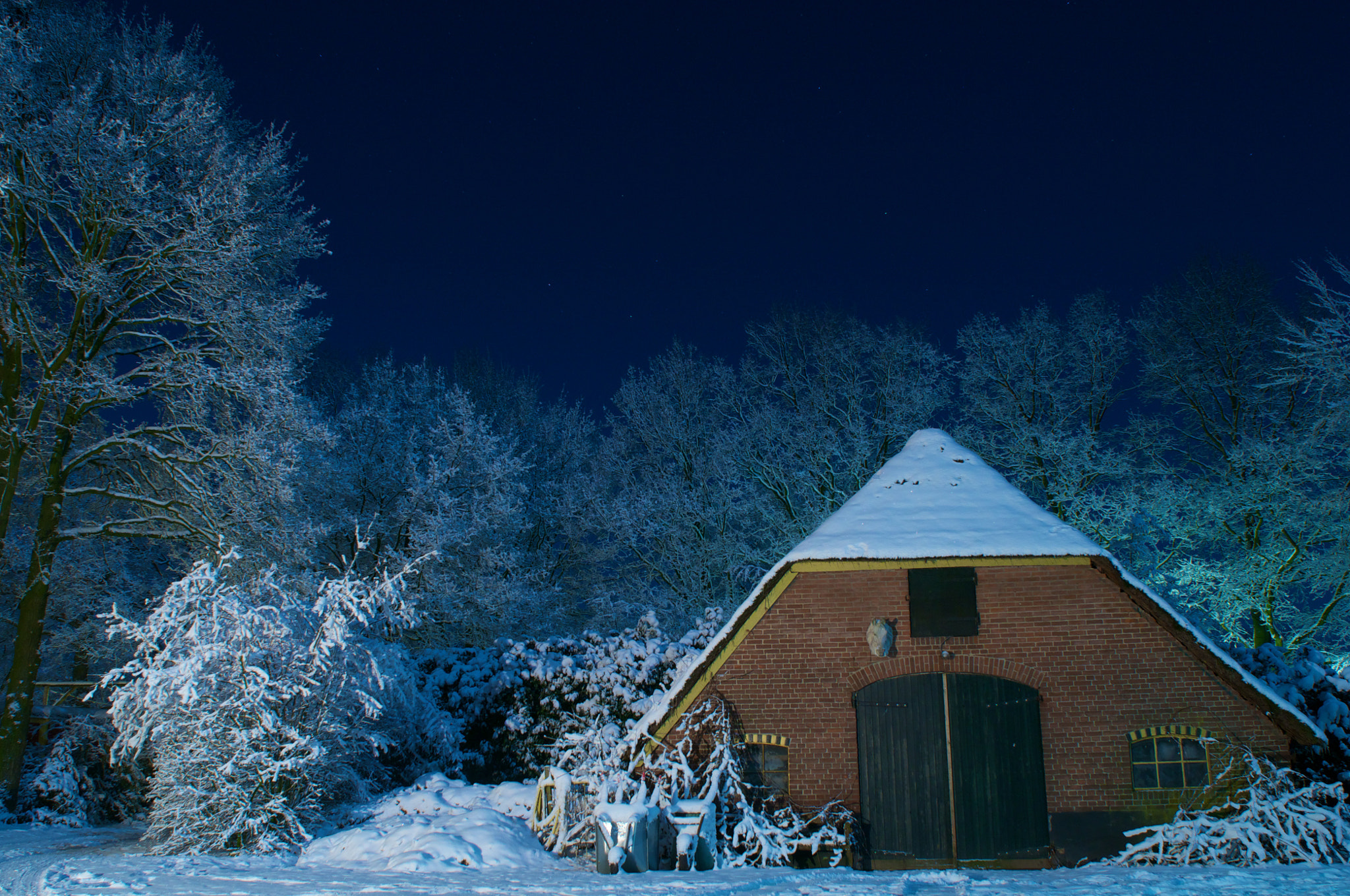 Old Barn at night by Jeroen van Erp / 500px