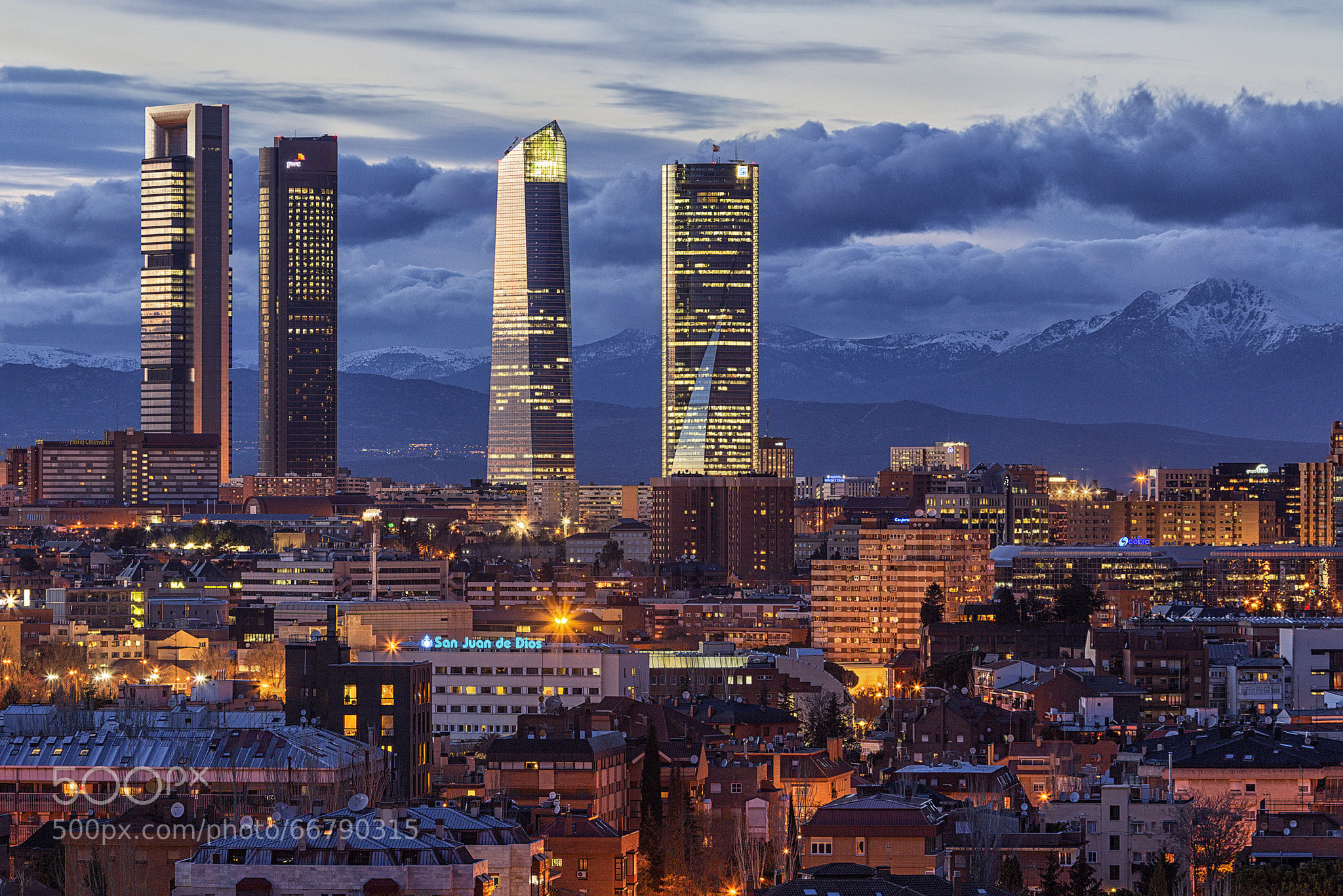 Madrid en. Мадрид небоскребы. Скайлайн Мадрид. Испания Мадрид. Мадрид столица Испании.