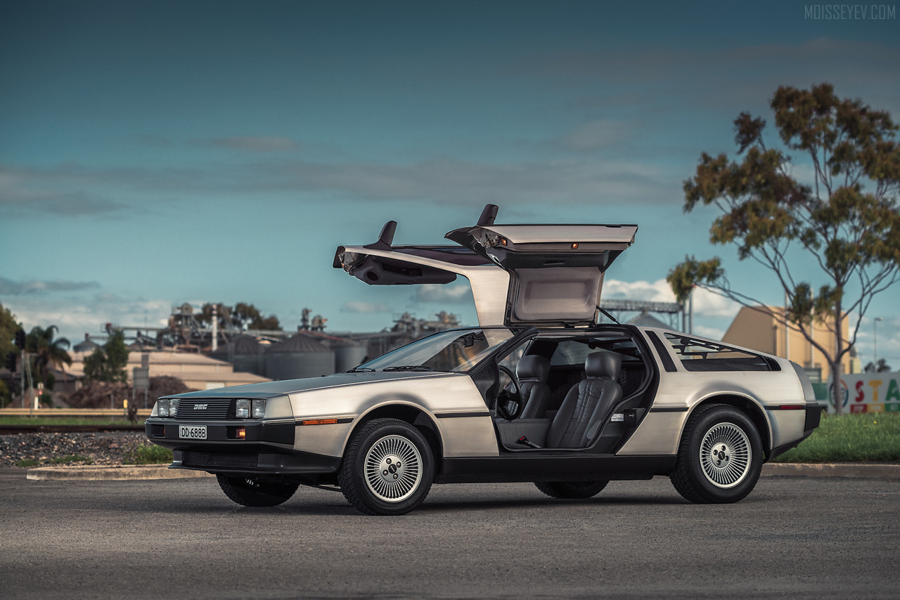 DELOREAN DMC 12