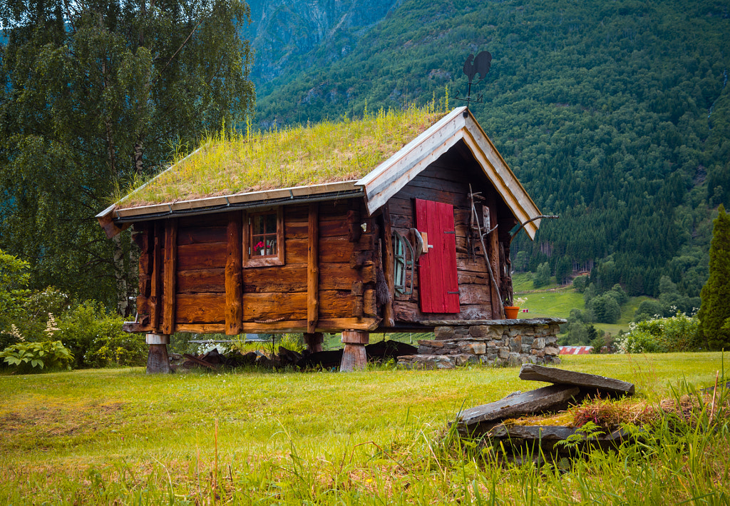 A Norwegian Cabin by Noam Gordon on 500px.com