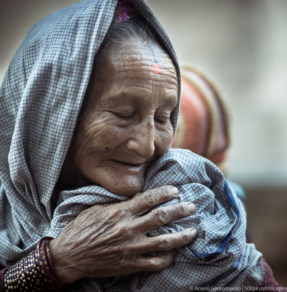 Old nepalese woman portrait