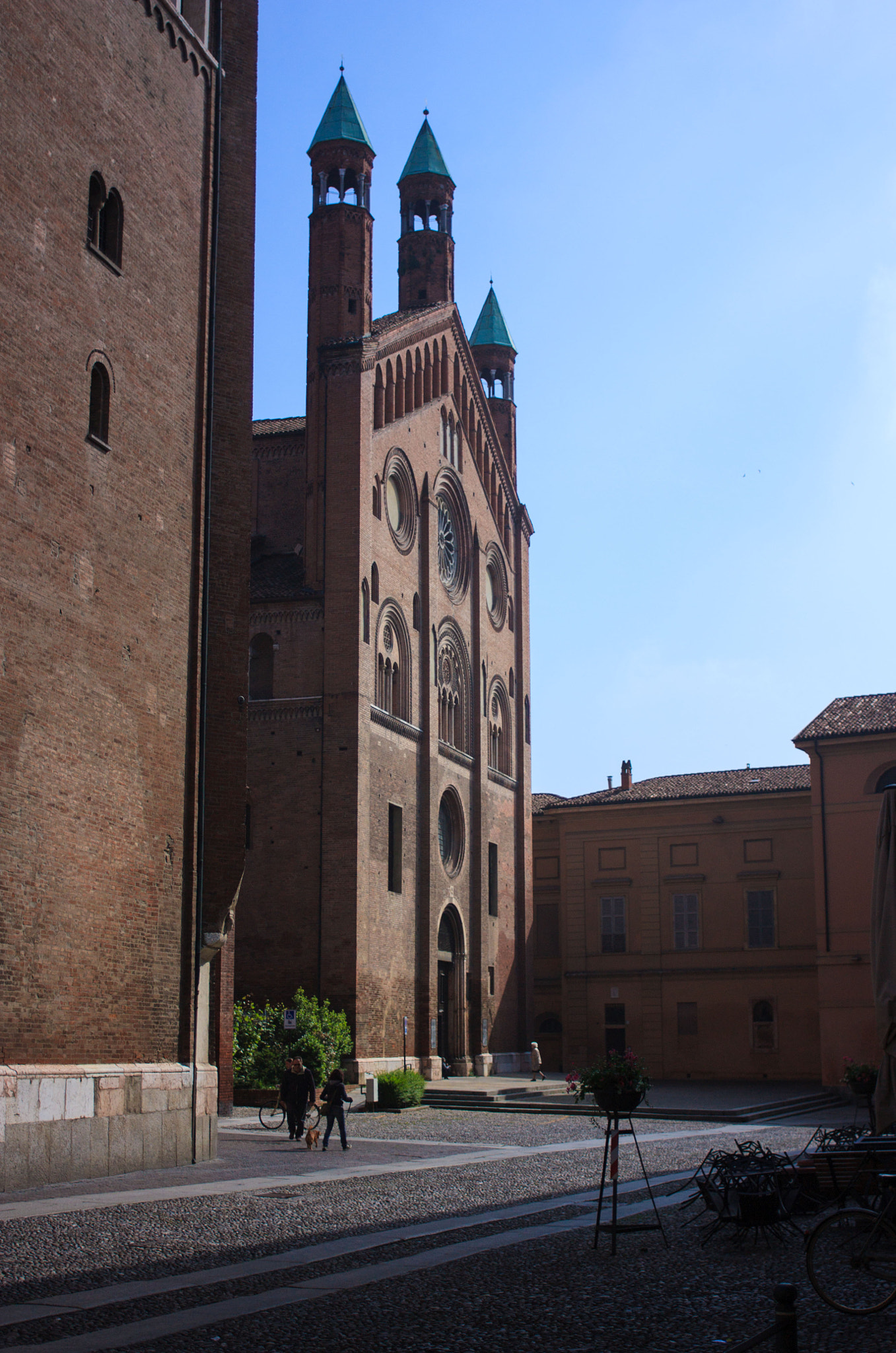 Canon EF 35-80mm f/4-5.6 sample photo. Cremona photography