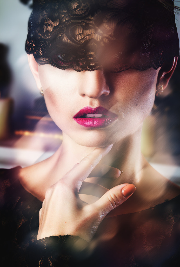 Elegant fashionable woman with creative make-up, автор — Daria Cherry на 500px.com