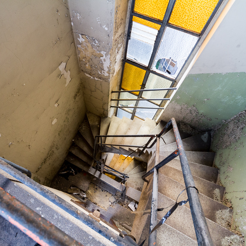 Decaying staircase