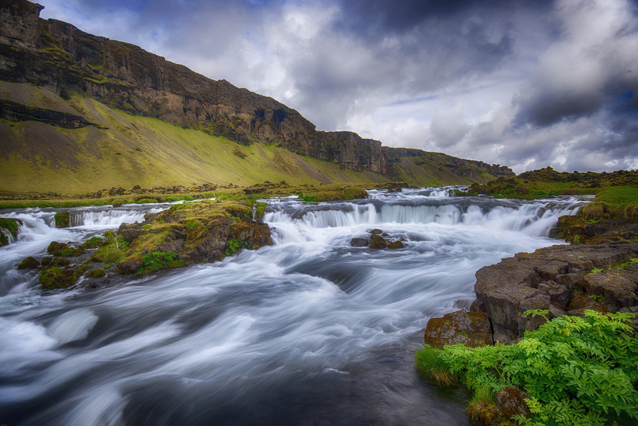 Random small waterfall on the way in Iceland