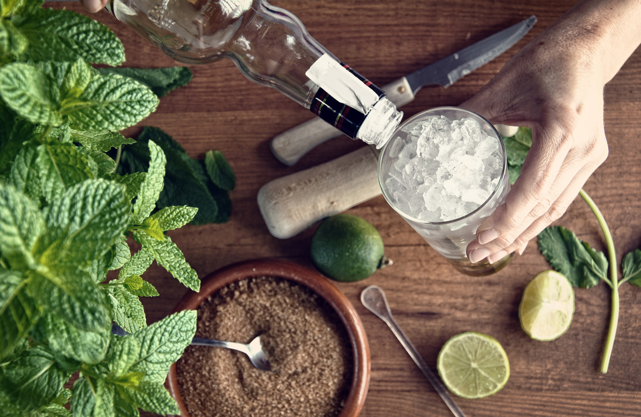 hands preparing mojito cocktail