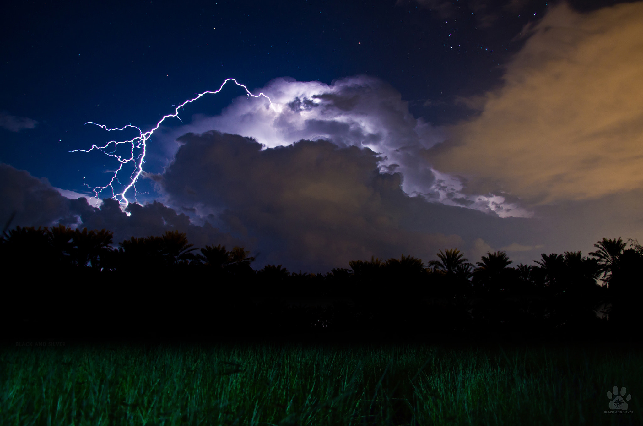OMAN SEA THUNDER STORM-SAHAM