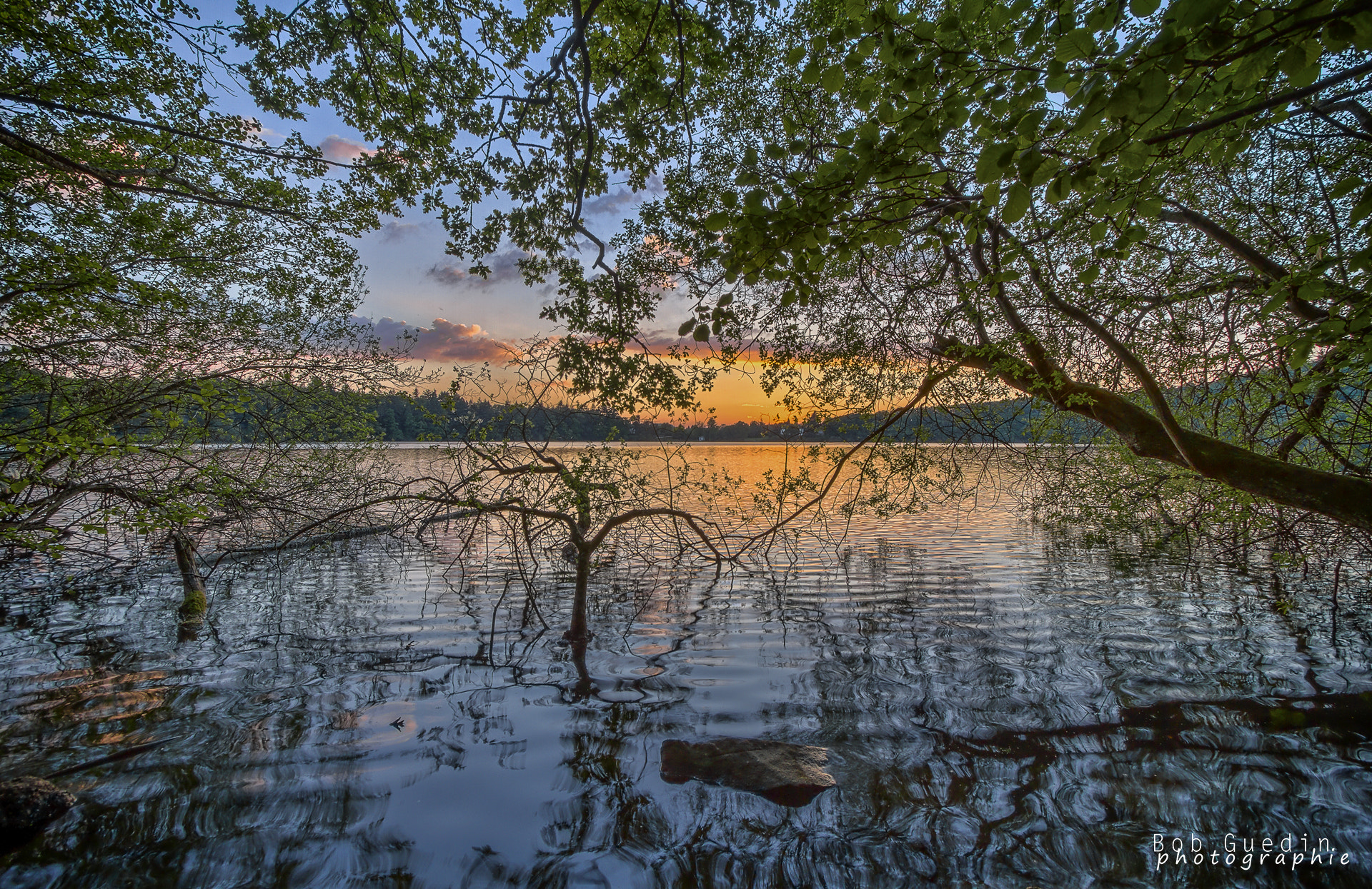 Sunset sur le Gour de Tazenat