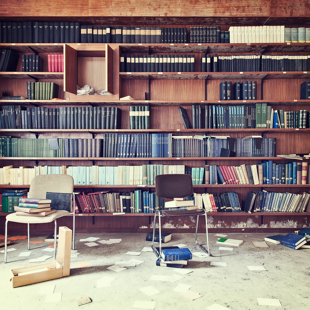 library by Andrea Schuh on 500px.com