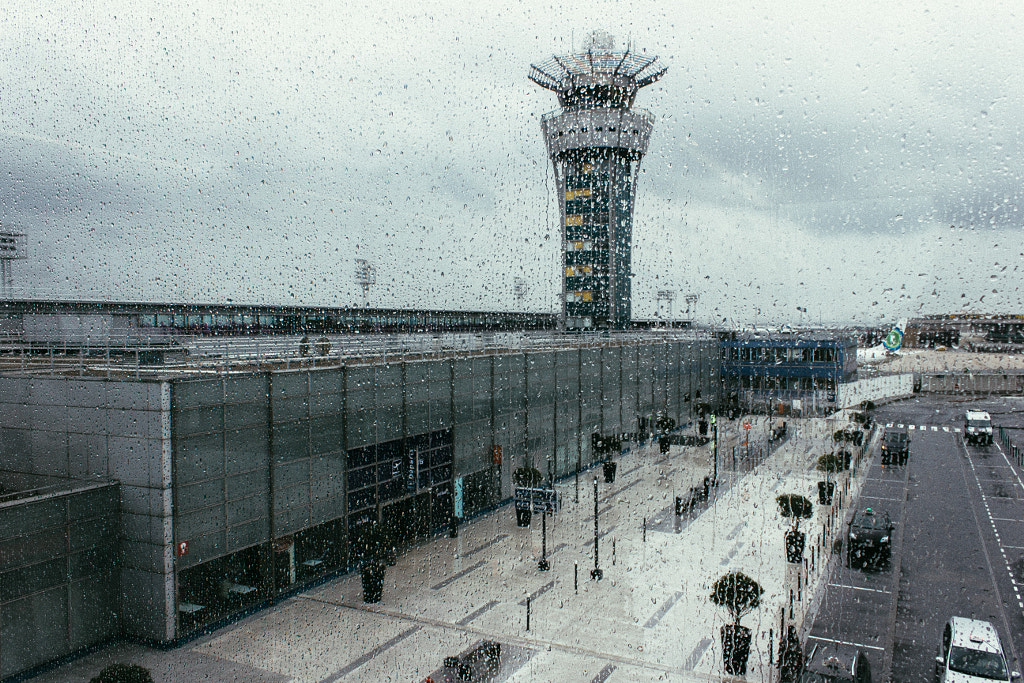 Charles de Gaulle airport under the rain by Aleksei Tretiakov on 500px.com