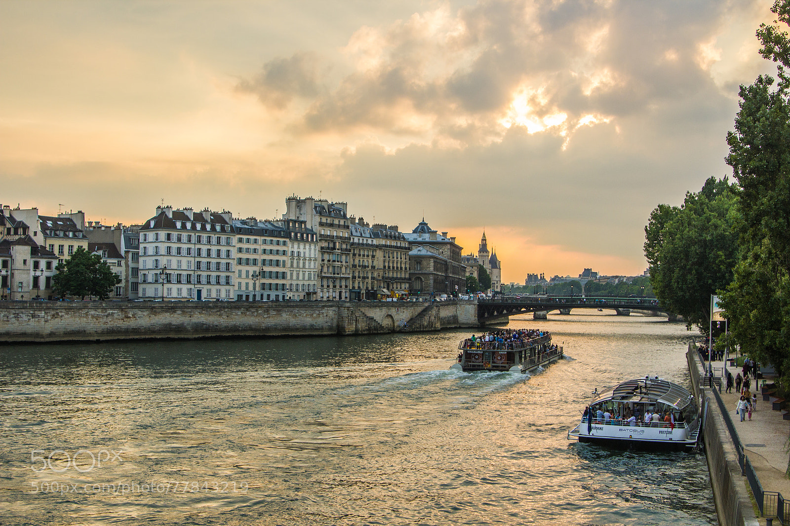 Canon EOS 550D (EOS Rebel T2i / EOS Kiss X4) sample photo. Sunset at norte dame photography