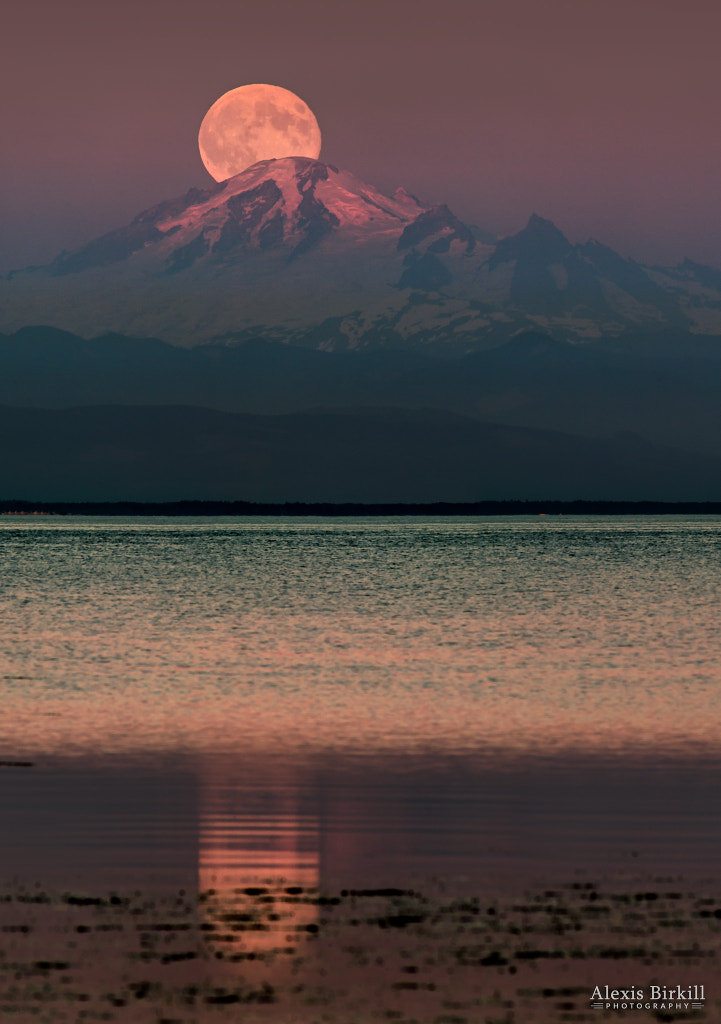 The Moon over Mount Baker by Alexis Birkill on 500px.com