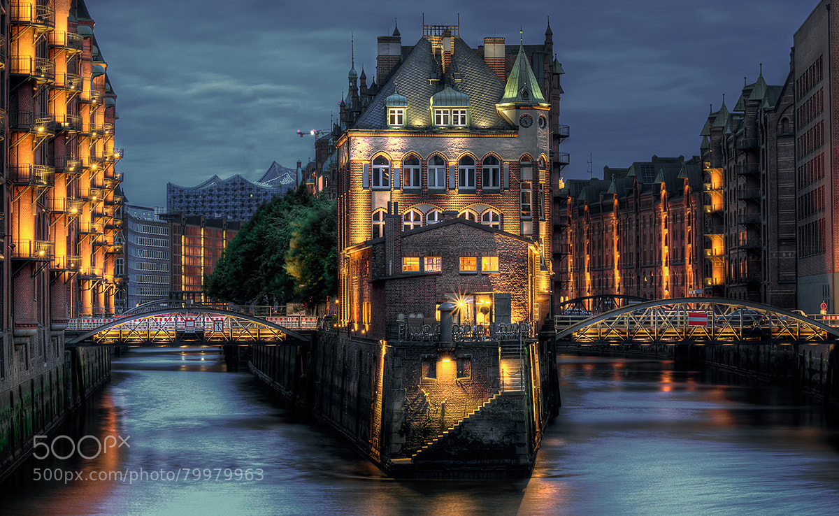 Nikon D7000 sample photo. Hamburg. night photography