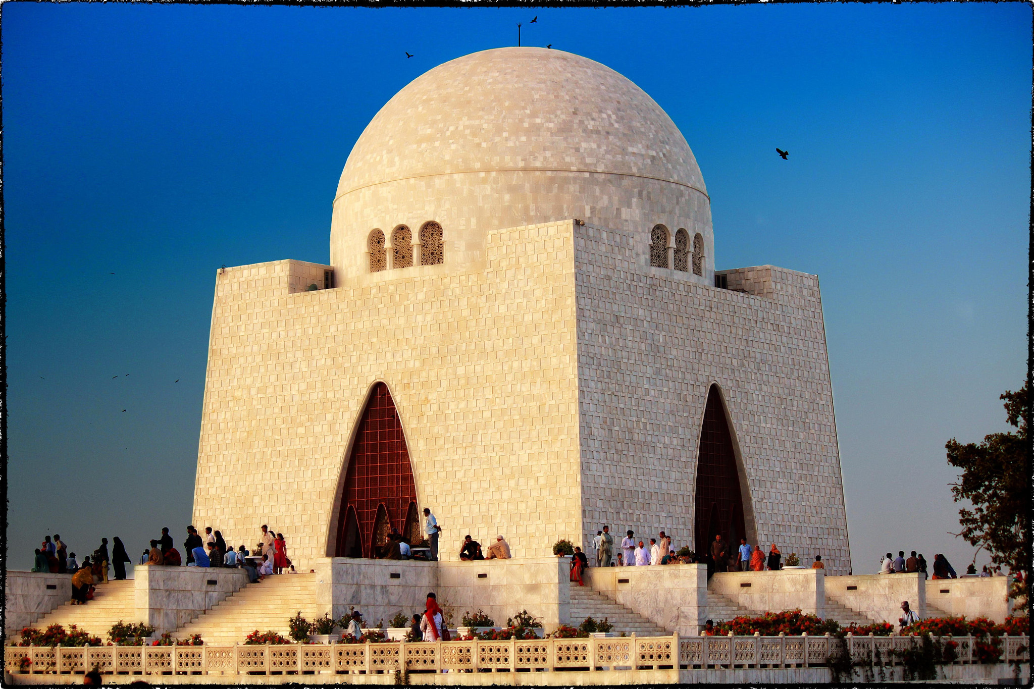 quaid e azam tomb essay in urdu