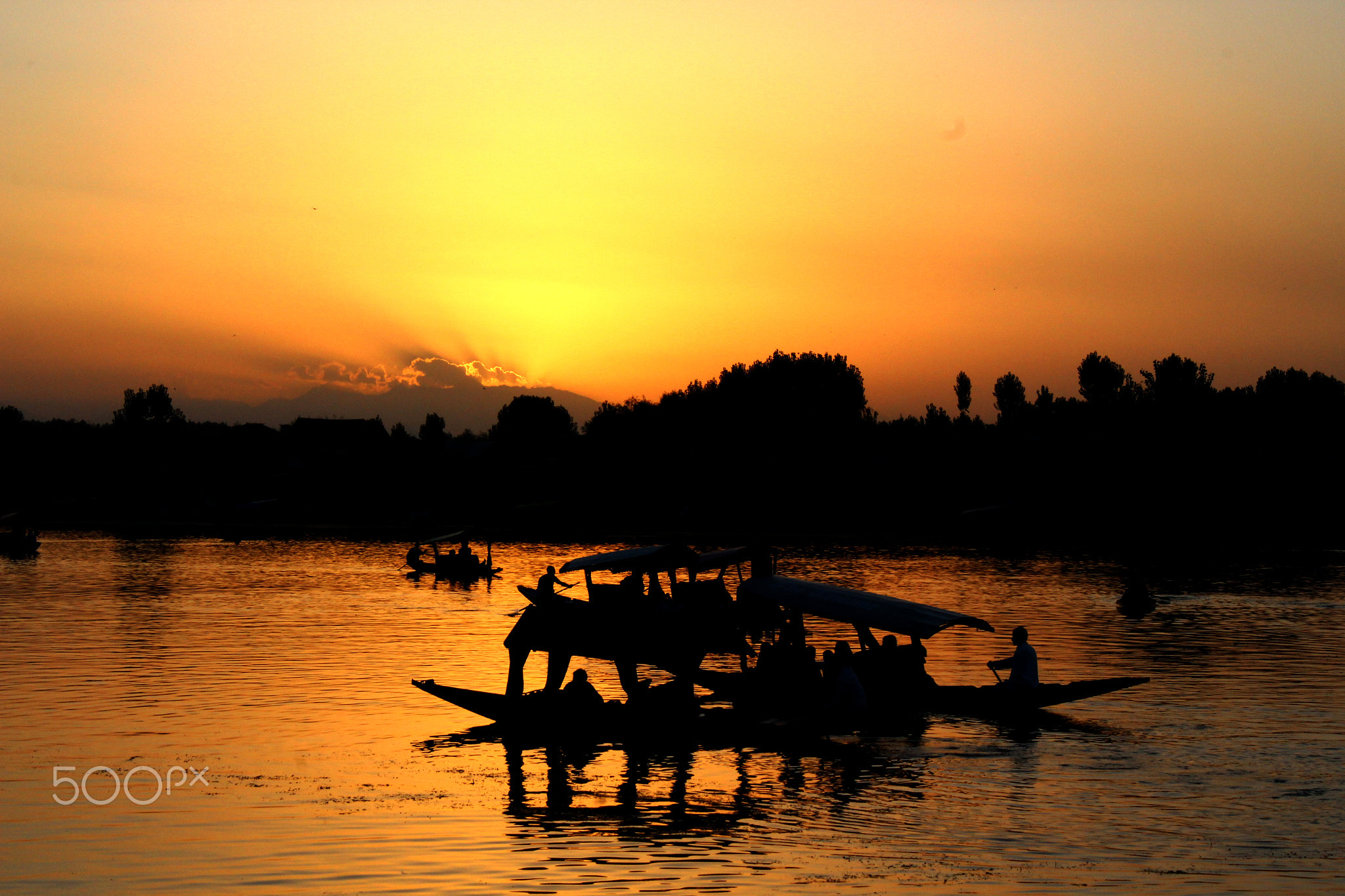 Traffic at DAL Lake